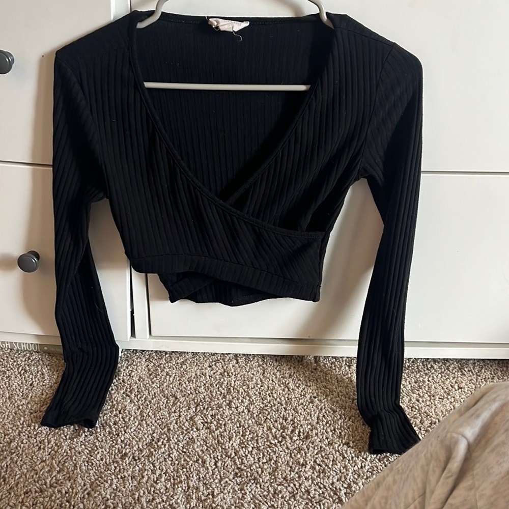 Black long sleeve criss cross XS